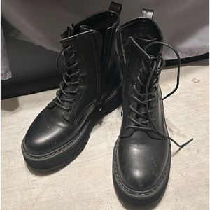 Steve Madden bettyy boots size 6.5